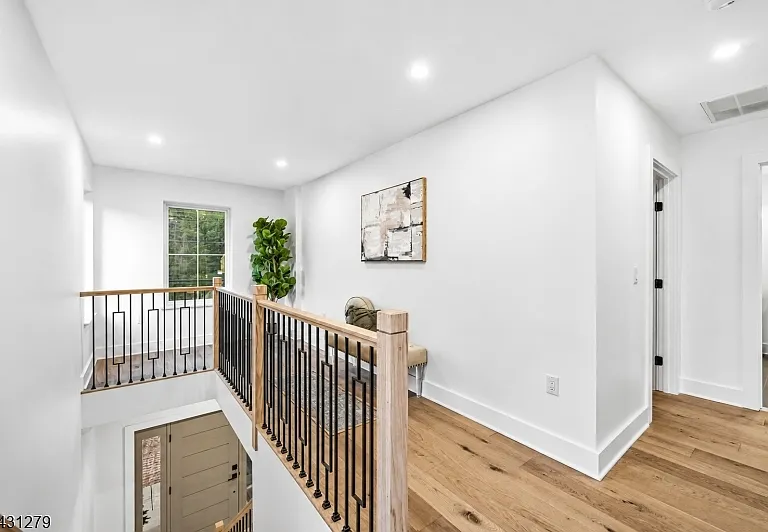 44 E Cedar St — Photo 25