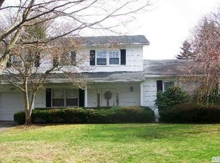 10 Daron Ln, Commack, NY 11725