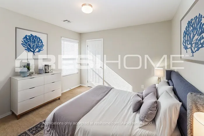 916 Klare Ln — Photo 7