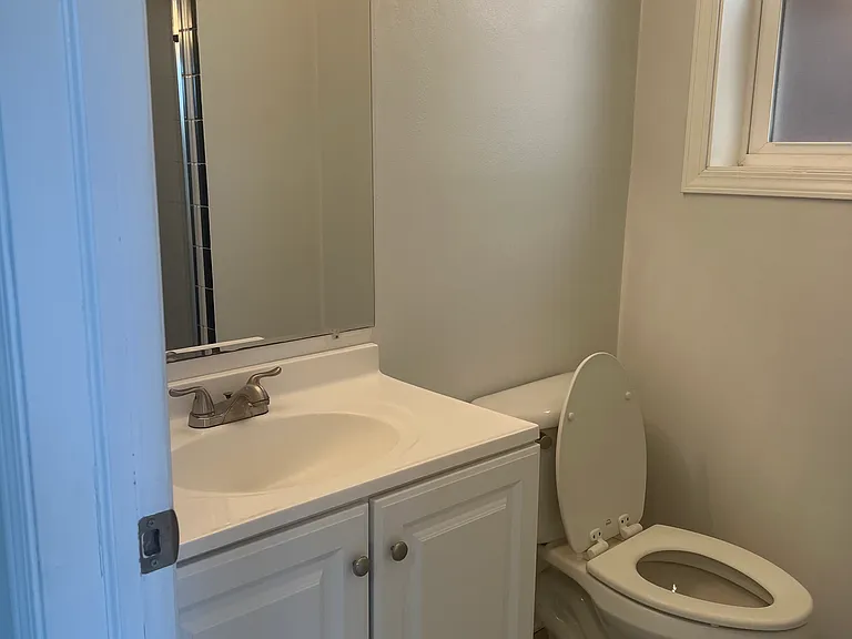 1343 W Walton St #2 — Photo 8