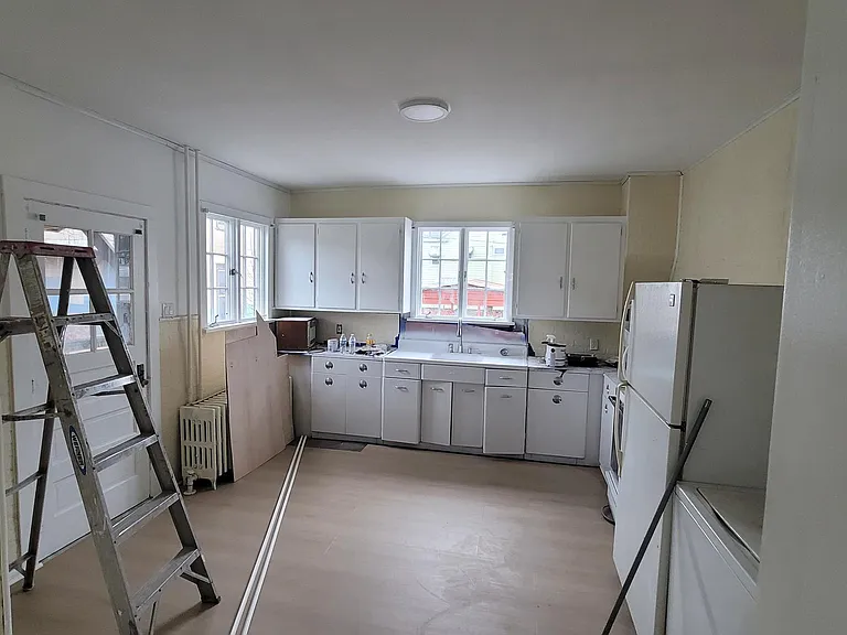 123 S 5th St — Photo 11