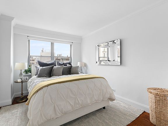 5th image of 10 W 15th St APT 1515