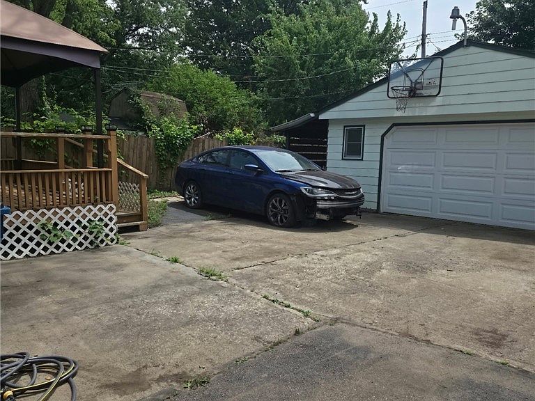 Listing photo 3