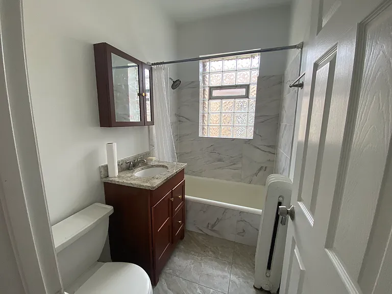 1239 W Greenleaf Ave #3S — Photo 6