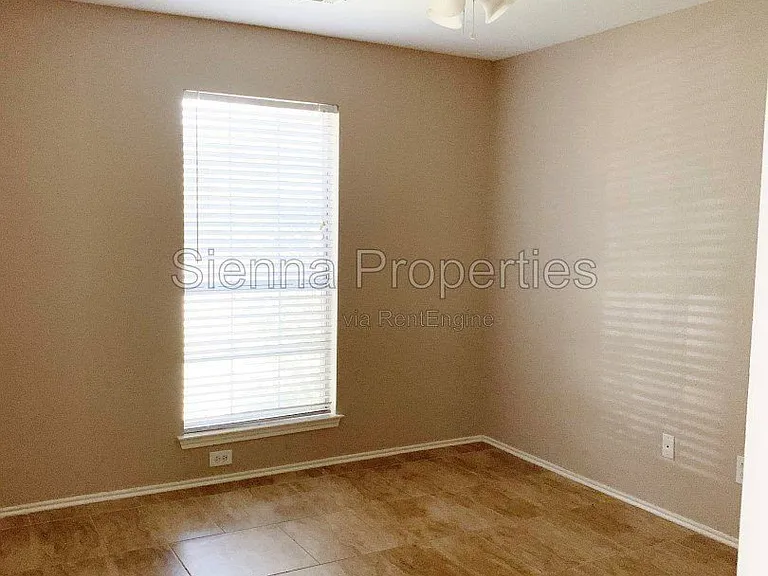 209 N Blue Ridge Pkwy — Photo 16
