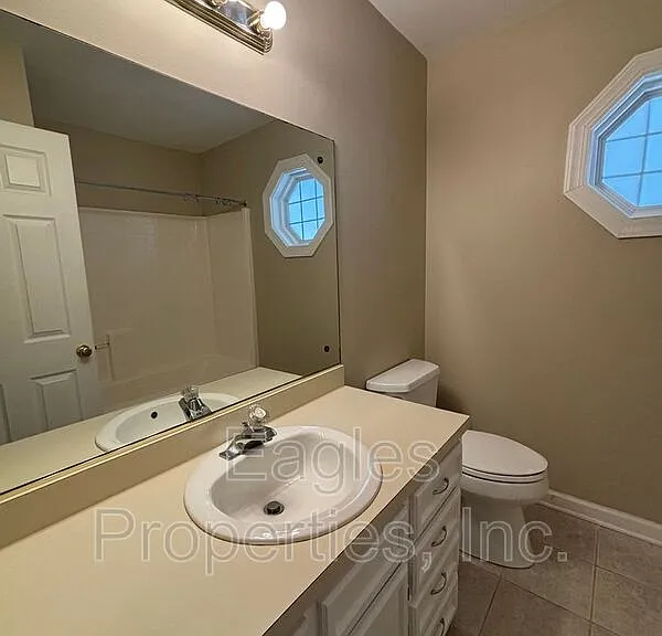 216 Waters Cir — Photo 16
