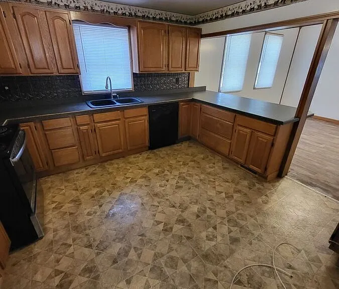 2250 Garfield Ave — Photo 9