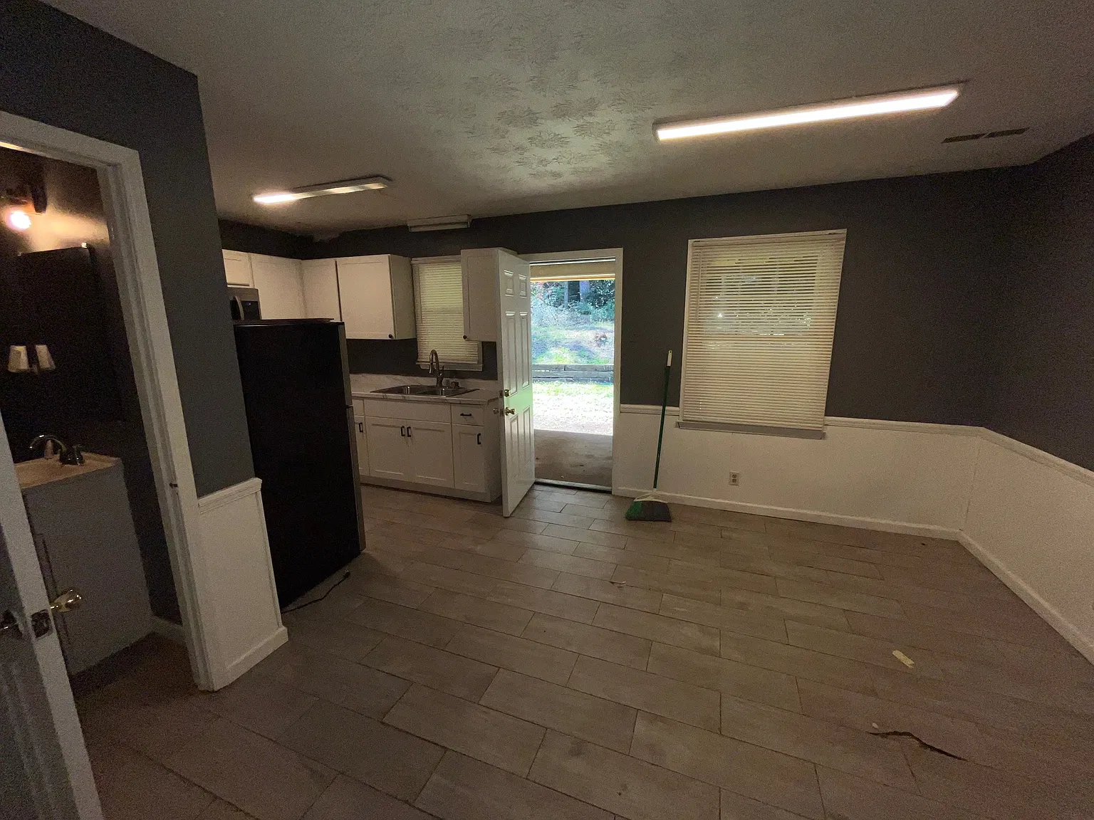 2 bed, 1.5 bath, 1050 sqft, $1,200 — Photo 3