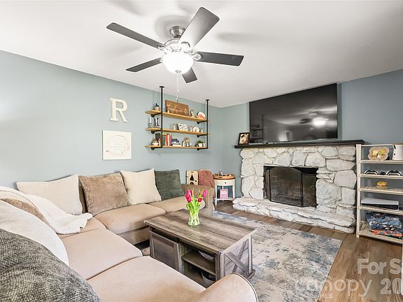 5th image of 104 Pinetree Dr