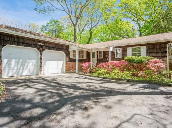 10 Camelot Lane, East Setauket, NY 11733