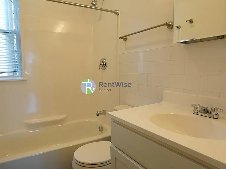 123 Sutherland Rd #P — Photo 20
