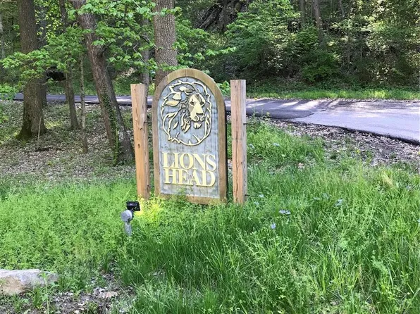 220 Lions Head Dr, Chesterfield, MO 63005
