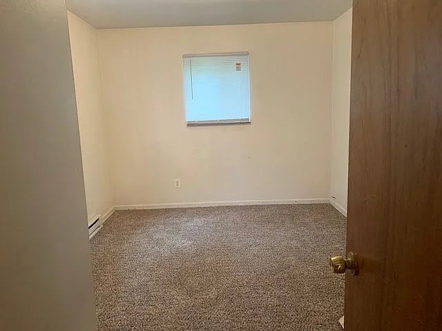 2 Bedroom 1 Bath in Harper Woods — Photo 3