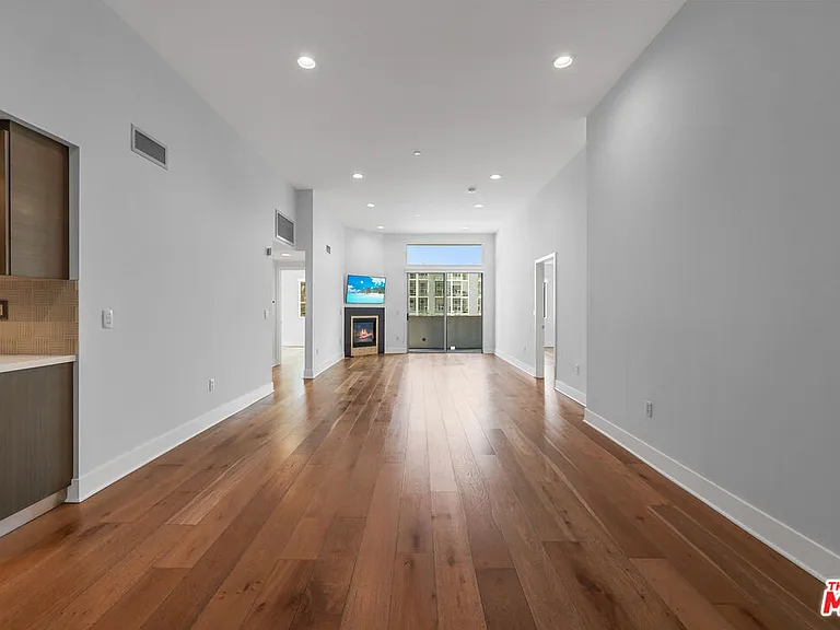7133 Hawthorn Ave #Penthouse 6 — Photo 4