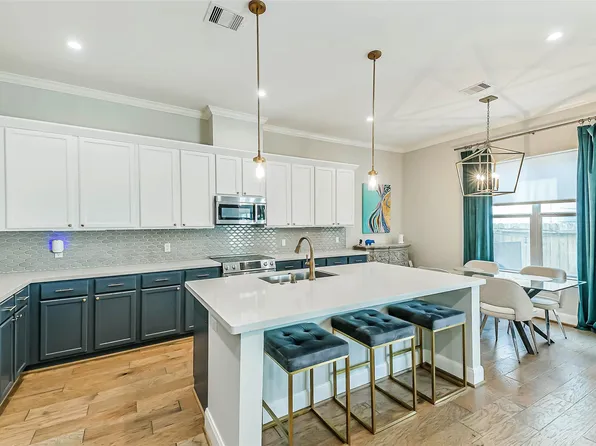 8816 Hollywood Garden Ln, Houston, TX 77080