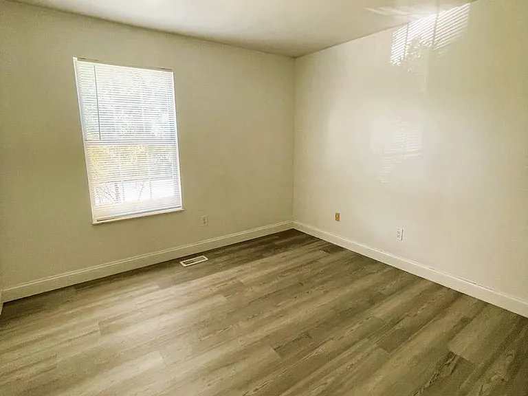 10437 Cable Ave — Photo 14