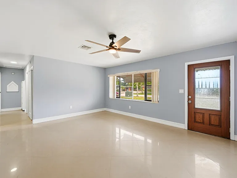 740 E Evanston Cir — Photo 12