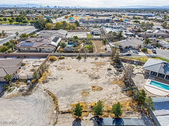 3rd image of 4015 Scott Russell Ct