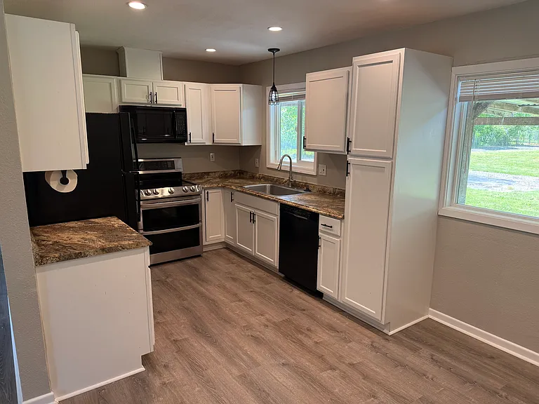 406 Hillview Dr — Photo 9