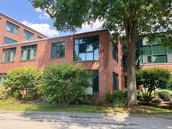 150 Rumford Ave APT 211, Mansfield, MA 02048