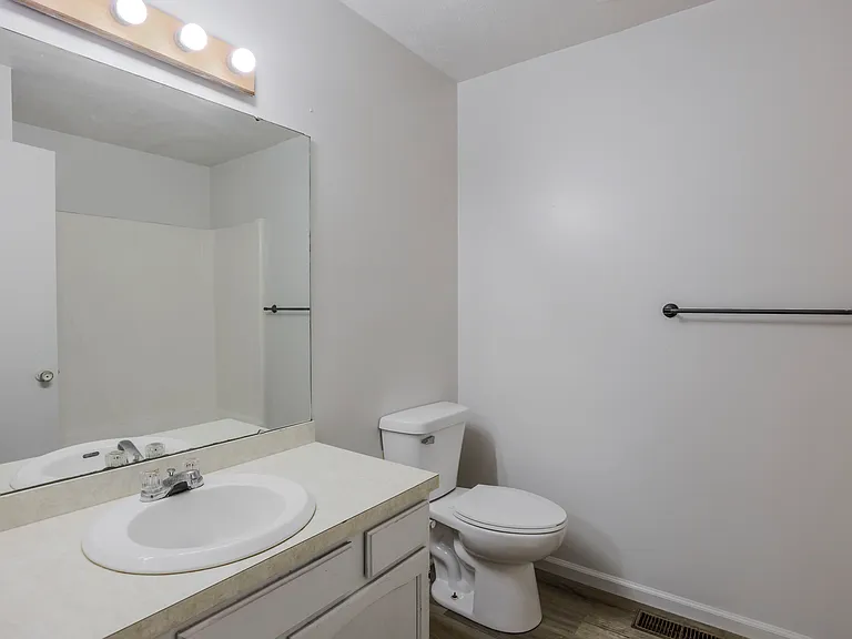 Tippecanoe Drive Apartments — Photo 6