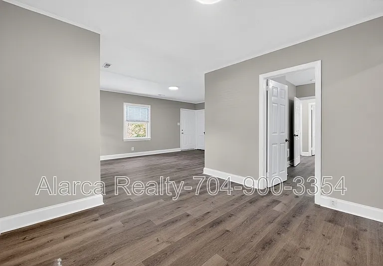 2322 Belfast Dr — Photo 7