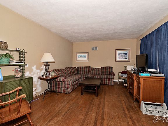 4th image of 34456 N Lake Shore Dr