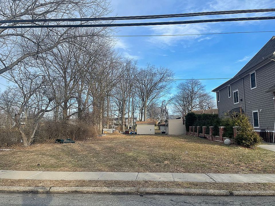 2nd image of 28 W Park St