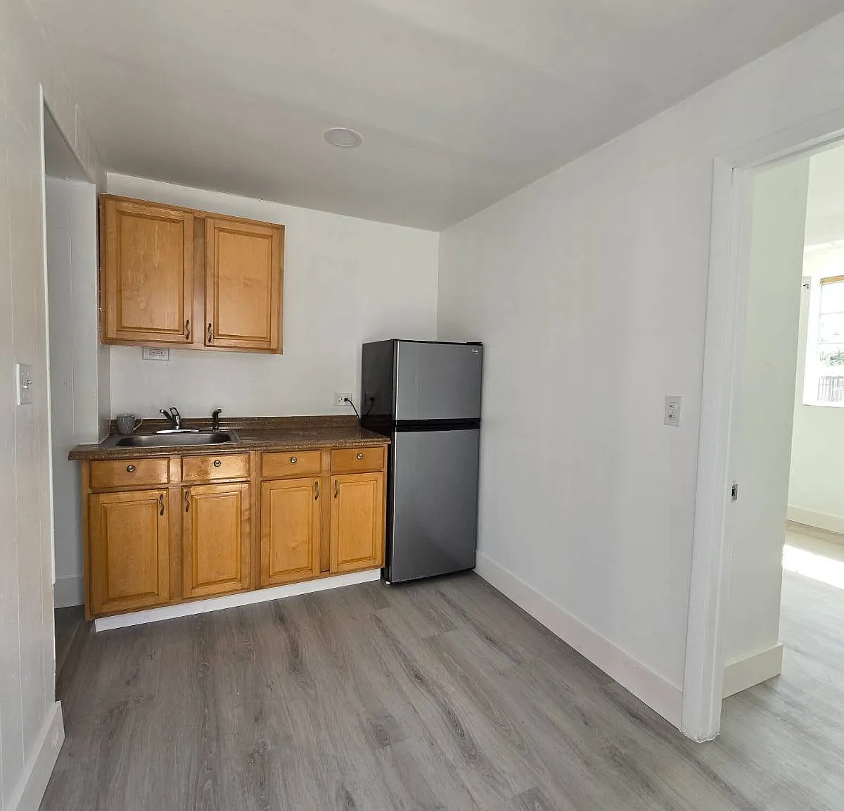 1 bed, 1.0 bath, 550 sqft, $1,300 — Photo 2