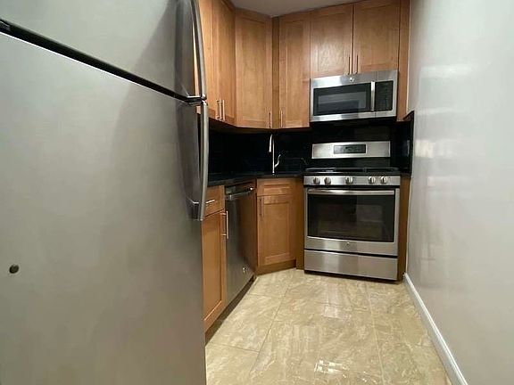 2nd image of 250 E 63rd St #7E