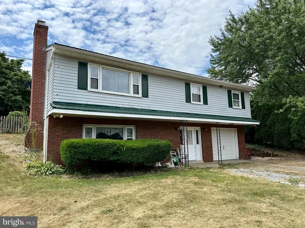 725 Narrows Dr, Lebanon, PA 17046