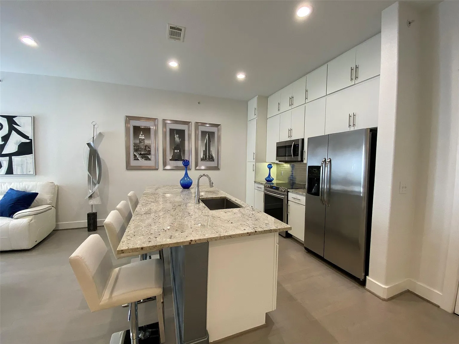 1 bed, 1.0 bath, 982 sqft, $2,200 — Photo 3
