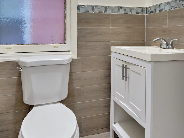 2317 Lyon Ave #1 — Photo 14
