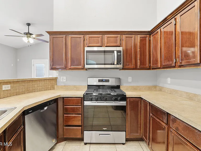 3269 Maple Point Dr — Photo 18