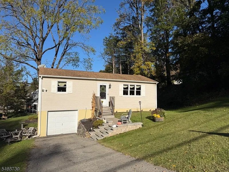 2 bed, 1.0 bath, 760 sqft, $2,700 — Photo 1