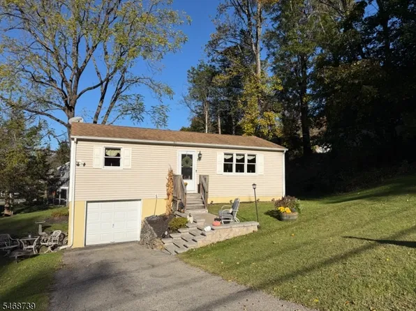39 Scenic Dr, Andover, NJ 07821