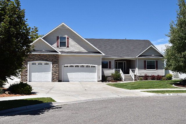 1st image of 781 Eastview Cir