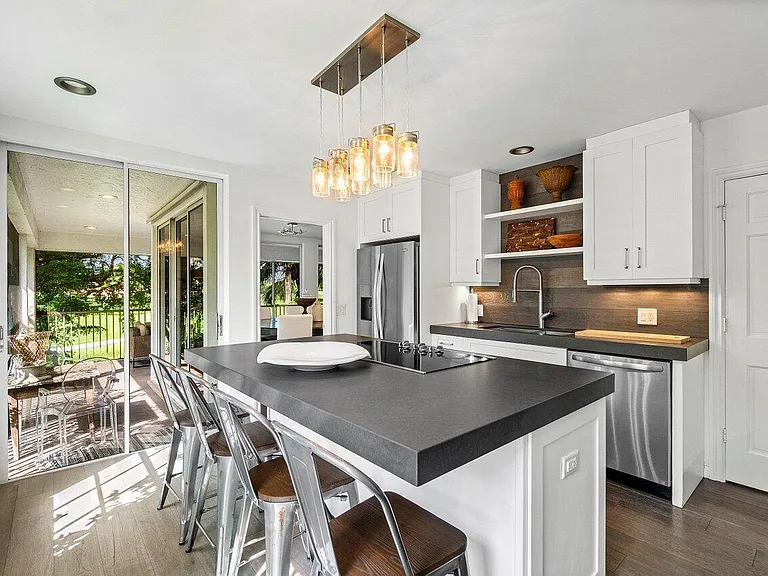 11823 Pebblewood Dr — Photo 12