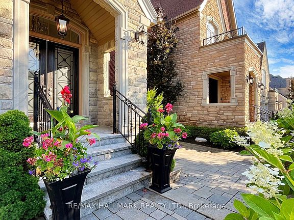 3rd image of 39 Lilly Valley Cres