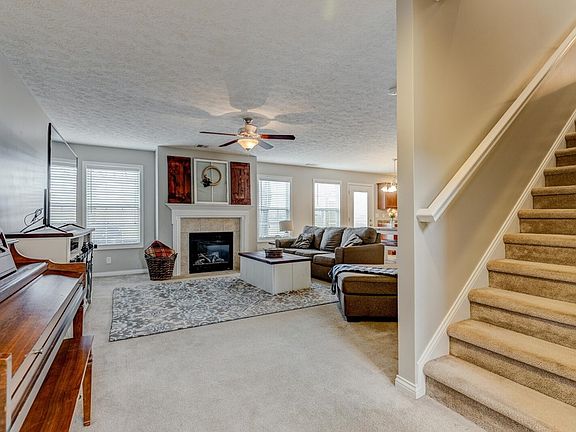 5th image of 322 Camden Cir