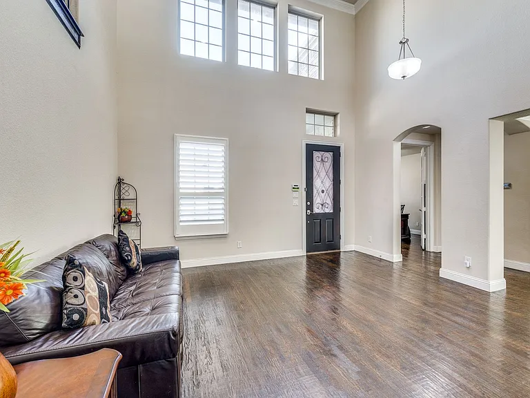 7340 Beranger Dr — Photo 9