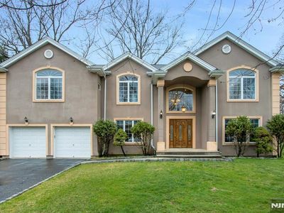 13 Linda Ter, Woodcliff Lake, NJ, 07677