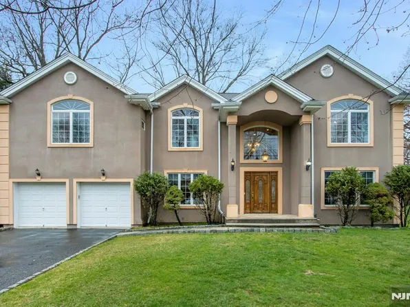 13 Linda Ter, Woodcliff Lake, NJ 07677