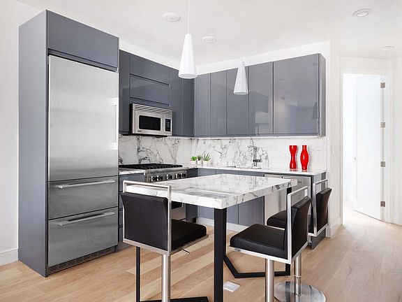 3rd image of 303 E 43rd St APT 7C