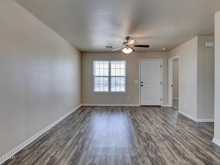 2521 Bird Ave — Photo 2