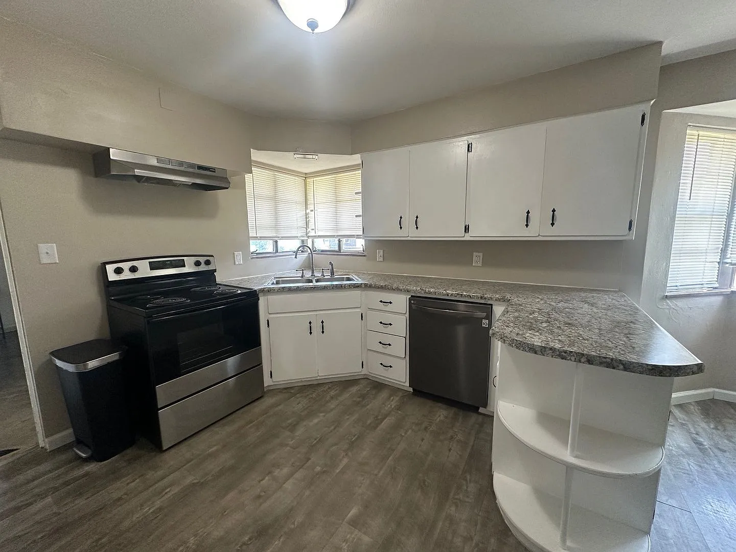 2 Bedroom Charmer in O'Fallon! — Photo 2