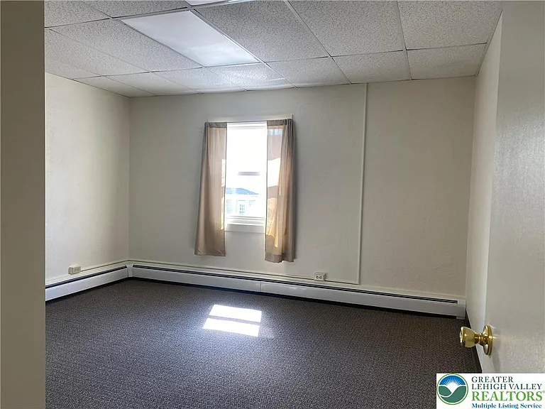 146 North St — Photo 8