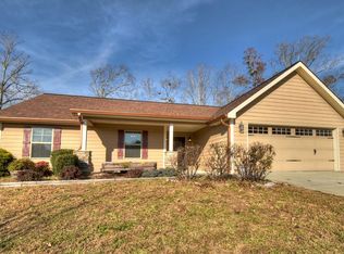 136 Lindsey Ln, Blue Ridge, GA 30513