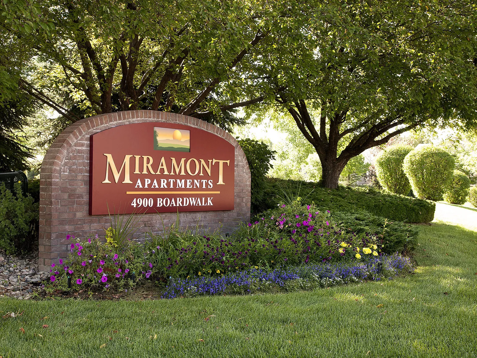 Miramont Apartments — Photo 2