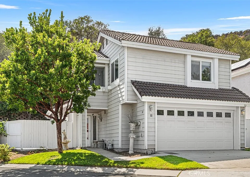 32 La Costa Ct